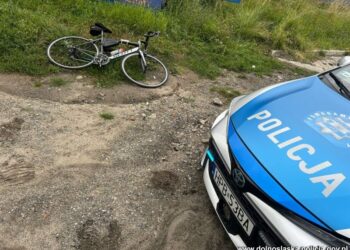 74-latek zasłabł na rowerze. Na szczęście pomoc przyszła w porę