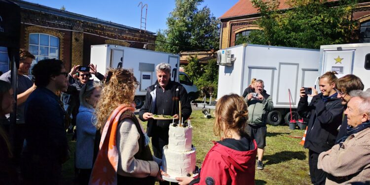 Oscary, tort i Pieńsk – sławny reżyser Paweł Pawlikowski świętował urodziny w Hucie Szkła