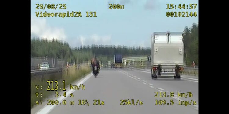 Pędził na motorze ponad 200 km/h, bo się spieszył do dziewczyny