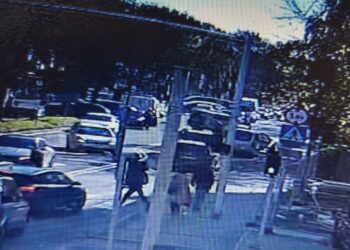 Zgorzelec: Nieprzytomna 82-latka leżała na środku drogi, większość kierowców ją ominęła!