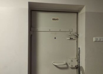 Recydywista zatrzymany po włamaniu do marketu w gminie Węgliniec