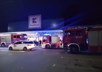 Ewakuacja i straż pożarna pod Kauflandem w Zgorzelcu – co się stało?