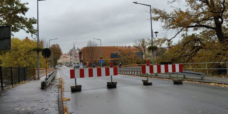 Burmistrz o zamknięciu mostu granicznego: „Dla ochrony mieszkańców Zgorzelca, będę podejmował tego typu działania”
