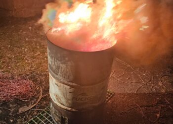 Nielegalne spalanie śmieci w Działoszynie. Interweniowała Straż Miejska