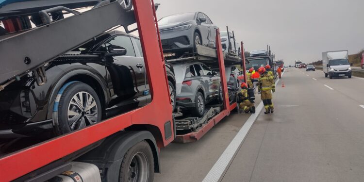 Pożar hamulców samochodu ciężarowego na A4