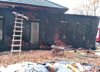 Pożar elewacji domu w Kunowie
