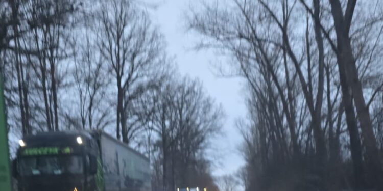 Władze powiatowe zaspały — śnieg spadł szybciej niż decyzje urzędników