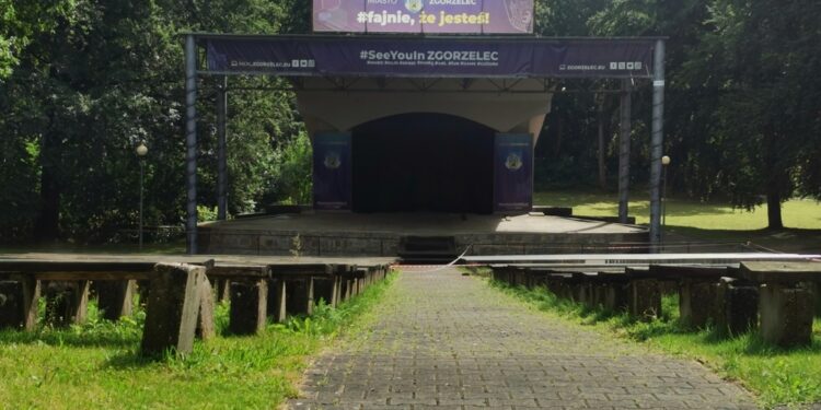 Wyremontują park za ponad 7 milionów – dlaczego nie wymienią ławek na amfiteatrze?