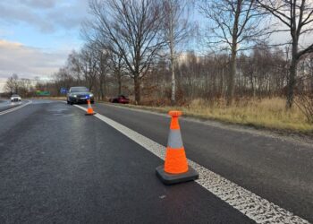 Młody kierowca dachował, przyczyną zbyt duża prędkość