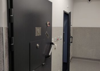 Policjanci z Bogatyni zatrzymali trzech poszukiwanych mężczyzn