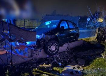 Miał prawie 2 promile, wjechał w ogrodzenie