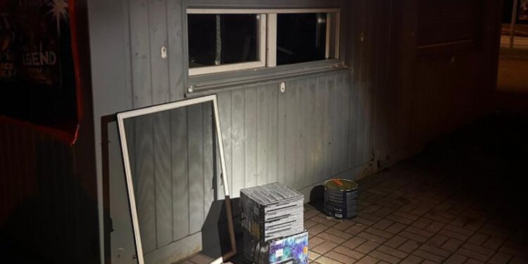 Włamanie do budki z fajerwerkami. Dwóch mężczyzn z zarzutami