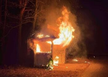 Podpalenie przystanku w Czerwonej Wodzie