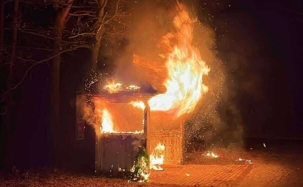 Podpalenie przystanku w Czerwonej Wodzie