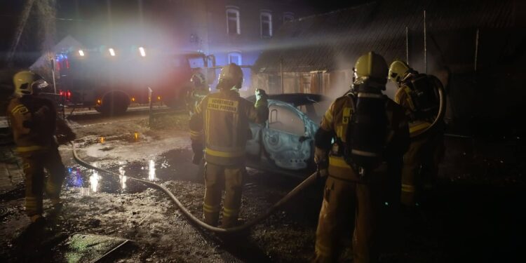 Pożar auta w świąteczny poranek