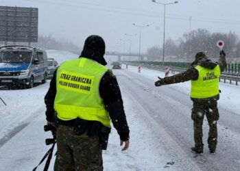 Tymczasowe kontrole graniczne trwają już pół roku