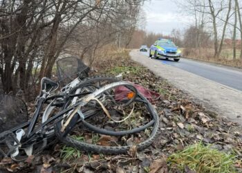 Pijany kierowca potrącił rowerzystkę, chwilę wcześniej wiózł dziecko do szkoły!