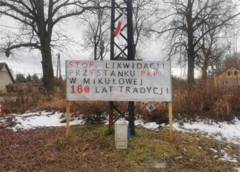 Wykluczenie komunikacyjne w Mikułowej. Pociąg przejeżdża, ale już się nie zatrzymuje