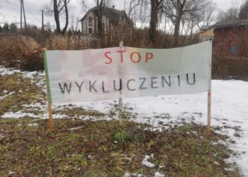 Wykluczenie komunikacyjne w Mikułowej. Pociąg przejeżdża, ale już się nie zatrzymuje