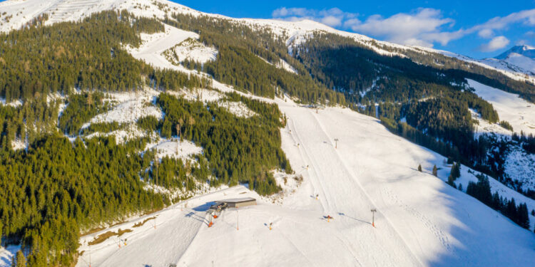 Śmiertelny wypadek na nartach w Harrachovie – czeska policja poszukuje świadków