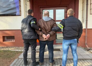 Poszukiwany 38-latek zatrzymany z narkotykami