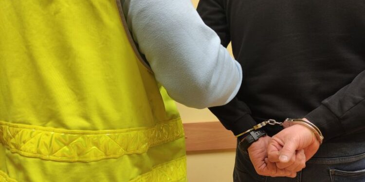 41-latek zatrzymany za serię kradzieży sklepowych. Działał w warunkach recydywy