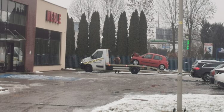 Wypadek na Lubańskiej. Sprawca uciekł z miejsca zdarzenia