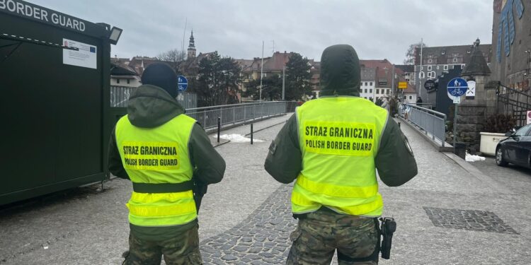 Niemiec ścigany Europejskim Nakazem Aresztowania zatrzymany na Moście Staromiejskim w Zgorzelcu