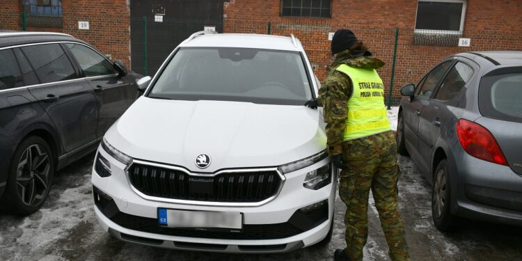 Auto z Czech, kradzione w Austrii, zatrzymane na granicy przez zgorzeleckie służby