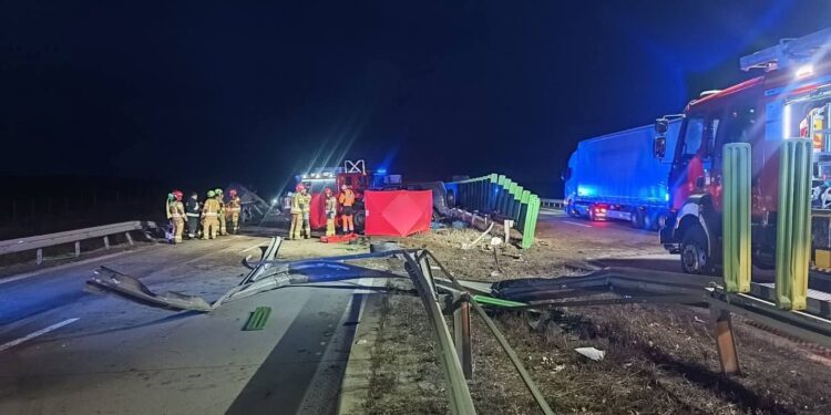 Śmiertelny wypadek na autostradzie A4 – poważne utrudnienia w ruchu