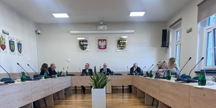 Transformacja energetyczna Subregionu tematem posiedzenia Komisji Budżetowo-Gospodarczej i Ochrony Środowiska Rady Powiatu Zgorzeleckiego