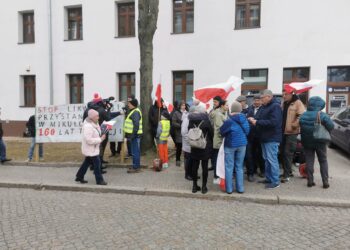 102 dni protestów. Problem Mikułowej na sesji powiatu. Mieszkańcy chcą zmian