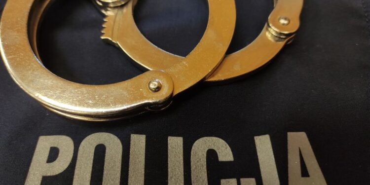 Jeden kradł w sklepach, drugi włamywał się do piwnic. Obaj zatrzymani przez policję