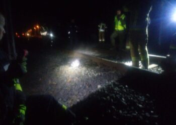 Incydent przy torowisku w Lasowie. Na miejscu straż, policja i WOT