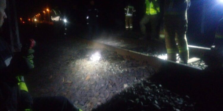 Incydent przy torowisku w Lasowie. Na miejscu straż, policja i WOT