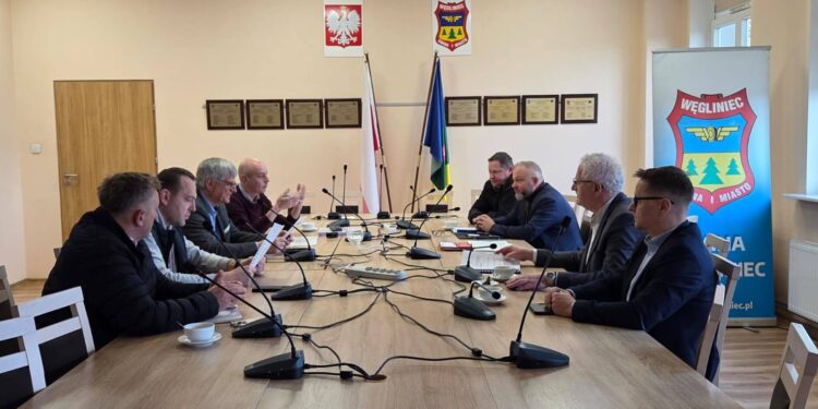 Przebudowa oczyszczalni ścieków w Węglińcu. Przekazano plac budowy