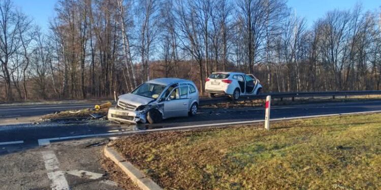 Wypadek na DK94. Dwuletnie dziecko trafiło do szpitala