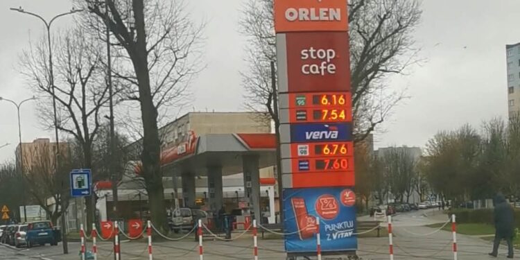 Taniej na stacjach benzynowych w Zgorzelcu. Wszedł w życie pakiet CPN