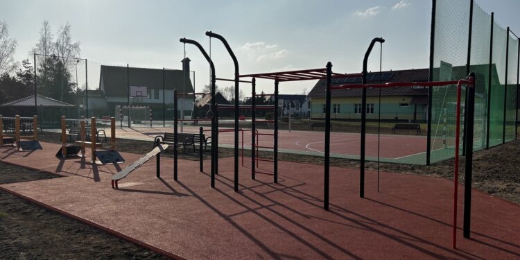 Budowa boisk wielofunkcyjnych w Jędrzychowicach i Tylicach zakończona