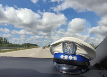 Kierował pomimo sądowego zakazu. Został zatrzymany i skazany w trybie przyspieszonym, do tego słono zapłaci