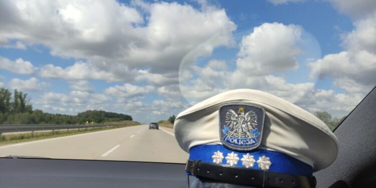 Kierował pomimo sądowego zakazu. Został zatrzymany i skazany w trybie przyspieszonym, do tego słono zapłaci