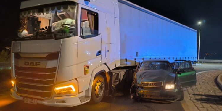 Pościg za kierującą Audi zakończony kolizją. 17-latka nietrzeźwa i bez uprawnień