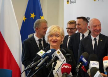 Władze powiatu podnoszą wynagrodzenie dyrektorki szpitala w Zgorzelcu