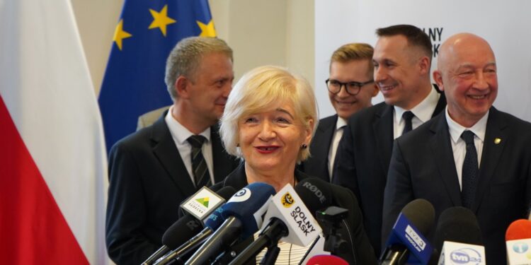 Władze powiatu podnoszą wynagrodzenie dyrektorki szpitala w Zgorzelcu