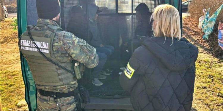 215 cudzoziemców z wilczym biletem wyjechało z Polski