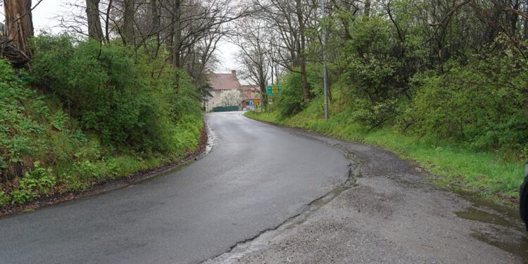 Przekazanie placu budowy pod remont drogi nr 2398D w miejscowości Lasów