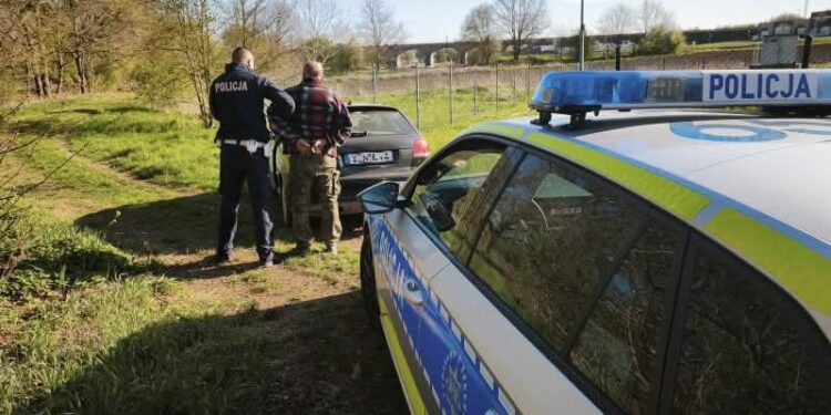 Policyjny pościg w Bogatyni. Zatrzymano mężczyznę poszukiwanego Europejskim Nakazem Aresztowania