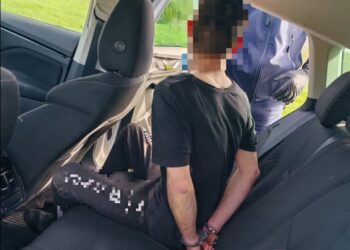 Policyjny pościg za Volvo. Kierowca uciekał autem, potem pieszo