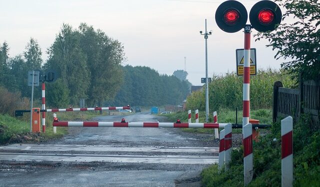 Wideorejestratory zmierzą natężenie ruchu na przejazdach kolejowo-drogowych