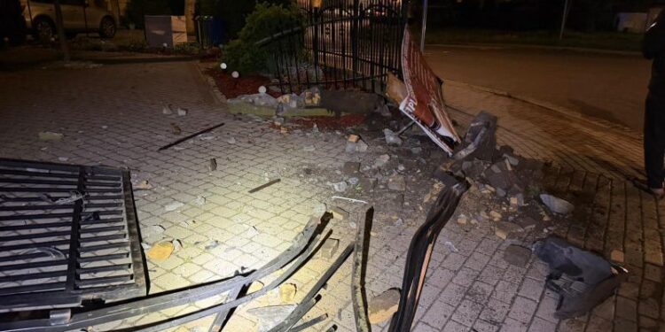 Pijany 19-latek zatrzymany po pościgu w Bogatyni. Finał na ogrodzeniu jednej z posesji